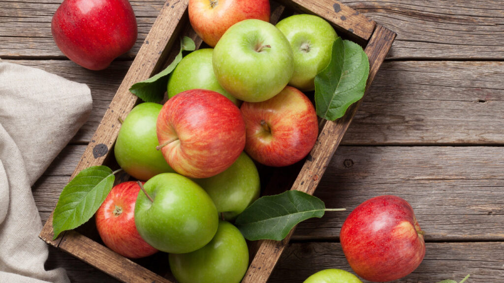 The Remarkable Health Benefits of Eating Apples Daily: A Crunchy Path to Wellness